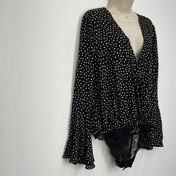 Free People - Making Waves Deep V Neck Bell Sleeve Polka Dot Lace Bodysuit Small - Picture 6 of 16